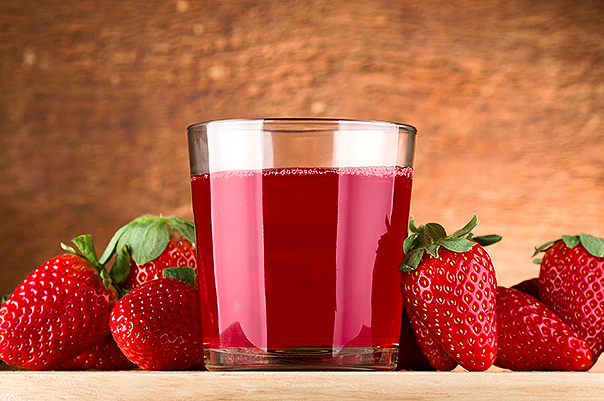 depositphotos_37739299-Strawberry-juice_kompot_truskawkowy